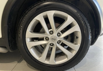 Подержанный автомобиль Nissan Juke 2011 года (18 фото)
