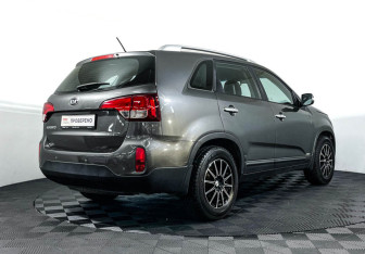 Подержанный автомобиль Kia Sorento 2015 года (5 фото)