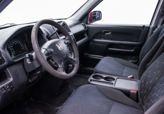 Подержанный автомобиль Honda CR-V 2005 года (9 фото)