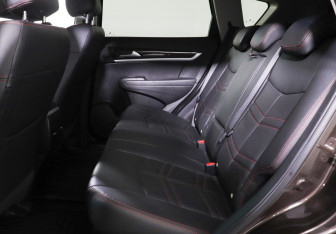 Подержанный автомобиль DongFeng AX7 2018 года (11 фото)