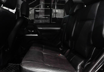 Подержанный автомобиль Mitsubishi Pajero 2012 года (8 фото)