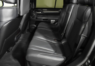 Подержанный автомобиль Lexus LX 2021 года (10 фото)