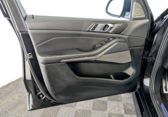 Подержанный автомобиль BMW X5 2021 года (19 фото)
