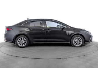 Подержанный автомобиль Toyota Corolla Sedan 2019 года (4 фото)