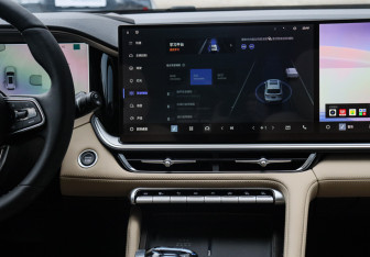 Подержанный автомобиль Geely Monjaro 2025 года (15 фото)