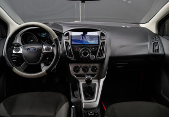 Подержанный автомобиль Ford Focus Sedan 2011 года (9 фото)