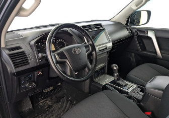 Подержанный автомобиль Toyota Land Cruiser Prado 2021 года (14 фото)