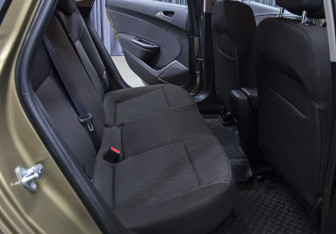 Подержанный автомобиль Opel Astra Hatchback 2013 года (12 фото)