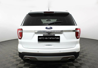 Подержанный автомобиль Ford Explorer 2016 года (4 фото)