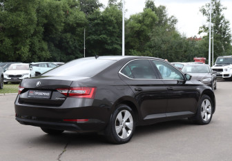 Подержанный автомобиль Skoda Superb Liftback 2015 года (5 фото)