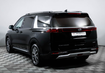 Подержанный автомобиль Kia Carnival 2021 года (7 фото)