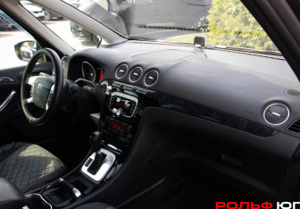 Подержанный автомобиль Ford Galaxy 2012 года (7 фото)