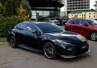 Подержанный автомобиль Toyota Camry Sedan 2025 года (2 фото)