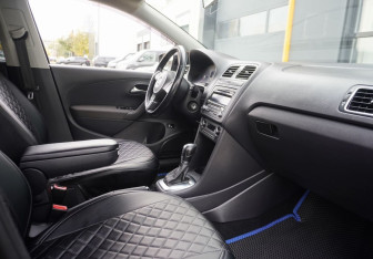 Подержанный автомобиль Volkswagen Polo Sedan 2012 года (11 фото)