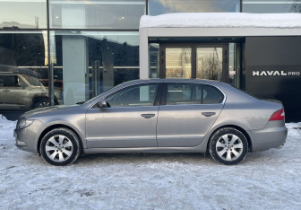 Подержанный автомобиль Skoda Superb Liftback 2012 года (8 фото)