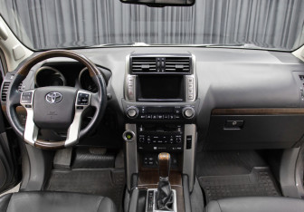 Подержанный автомобиль Toyota Land Cruiser Prado 2010 года (14 фото)