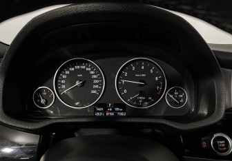 Подержанный автомобиль BMW X4 2017 года (13 фото)