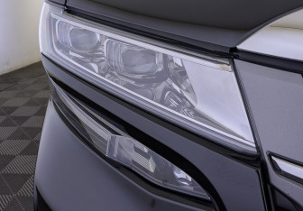 Подержанный автомобиль Toyota Alphard 2018 года (11 фото)