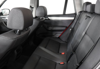 Подержанный автомобиль BMW X3 2012 года (14 фото)