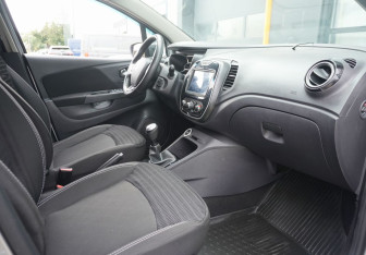 Подержанный автомобиль Renault Kaptur 2019 года (11 фото)