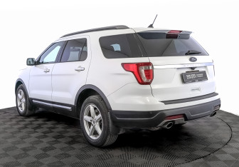 Подержанный автомобиль Ford Explorer 2018 года (7 фото)