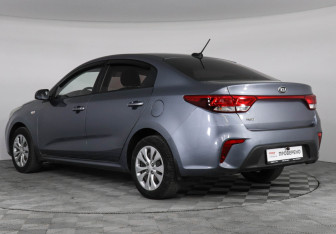 Подержанный автомобиль Kia Rio Sedan 2017 года (7 фото)