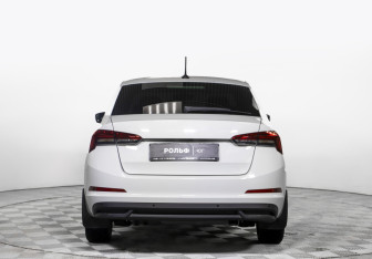 Подержанный автомобиль Skoda Rapid Liftback 2021 года (6 фото)