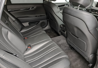 Подержанный автомобиль Genesis G80 2021 года (18 фото)
