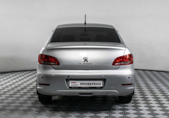 Подержанный автомобиль Peugeot 408 2013 года (6 фото)