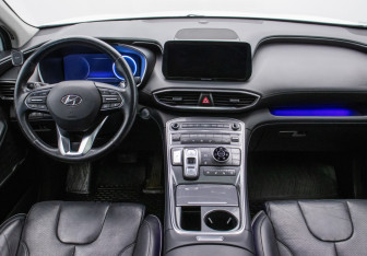 Подержанный автомобиль Hyundai Santa Fe 2021 года (13 фото)