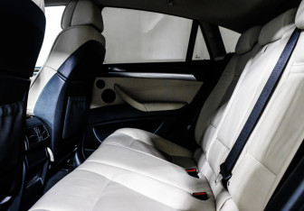 Подержанный автомобиль BMW X6 2013 года (12 фото)