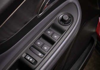 Подержанный автомобиль Opel Mokka 2015 года (21 фото)