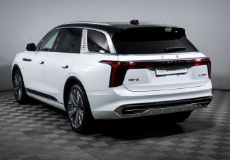 Подержанный автомобиль Hongqi E-HS9 2021 года (7 фото)