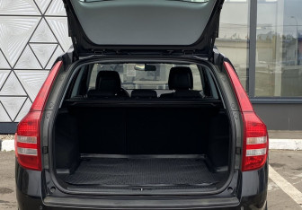 Подержанный автомобиль Kia Ceed Wagon 2008 года (9 фото)