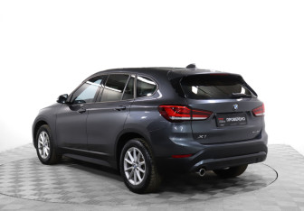 Подержанный автомобиль BMW X1 2022 года (7 фото)