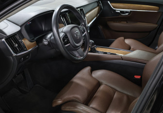 Подержанный автомобиль Volvo S90 2020 года (15 фото)