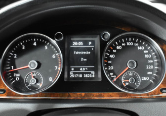 Подержанный автомобиль Volkswagen Passat Sedan 2009 года (10 фото)