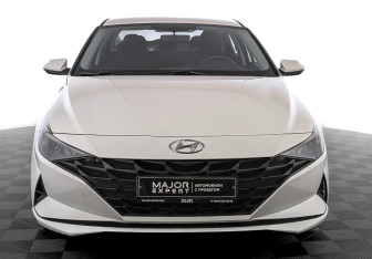 Подержанный автомобиль Hyundai Elantra Sedan 2022 года (2 фото)