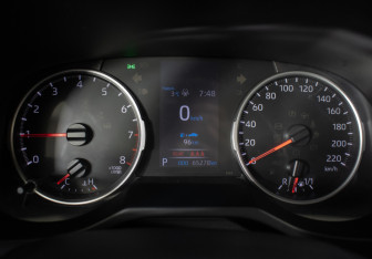 Подержанный автомобиль Toyota RAV4 2020 года (10 фото)