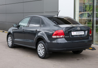 Подержанный автомобиль Volkswagen Polo Sedan 2013 года (7 фото)