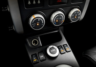 Подержанный автомобиль Nissan X-Trail 2014 года (29 фото)