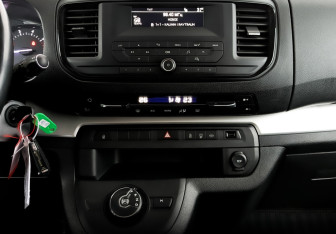 Подержанный автомобиль Peugeot Traveller 2022 года (13 фото)