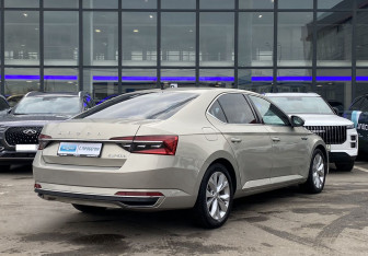Подержанный автомобиль Skoda Superb Liftback 2019 года (5 фото)