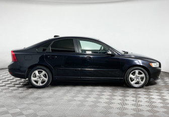Подержанный автомобиль Volvo S40 2010 года (4 фото)