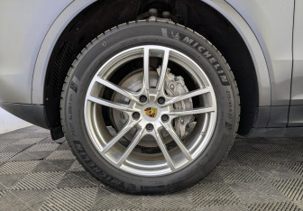 Подержанный автомобиль Porsche Cayenne 2018 года (15 фото)