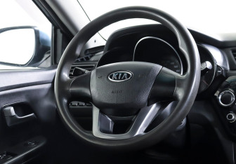 Подержанный автомобиль Kia Rio Sedan 2012 года (15 фото)