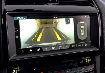 Подержанный автомобиль Jaguar F-Pace 2017 года (27 фото)