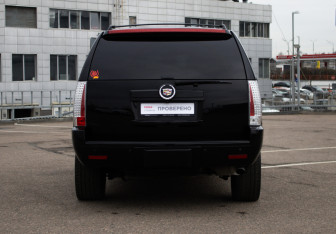 Подержанный автомобиль Cadillac Escalade Suv 2010 года (6 фото)