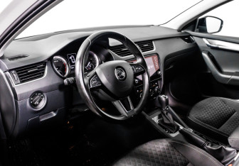 Подержанный автомобиль Skoda Octavia Liftback 2017 года (11 фото)