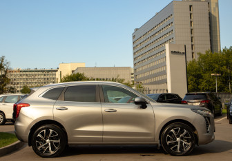 Подержанный автомобиль Haval Jolion 2023 года (3 фото)